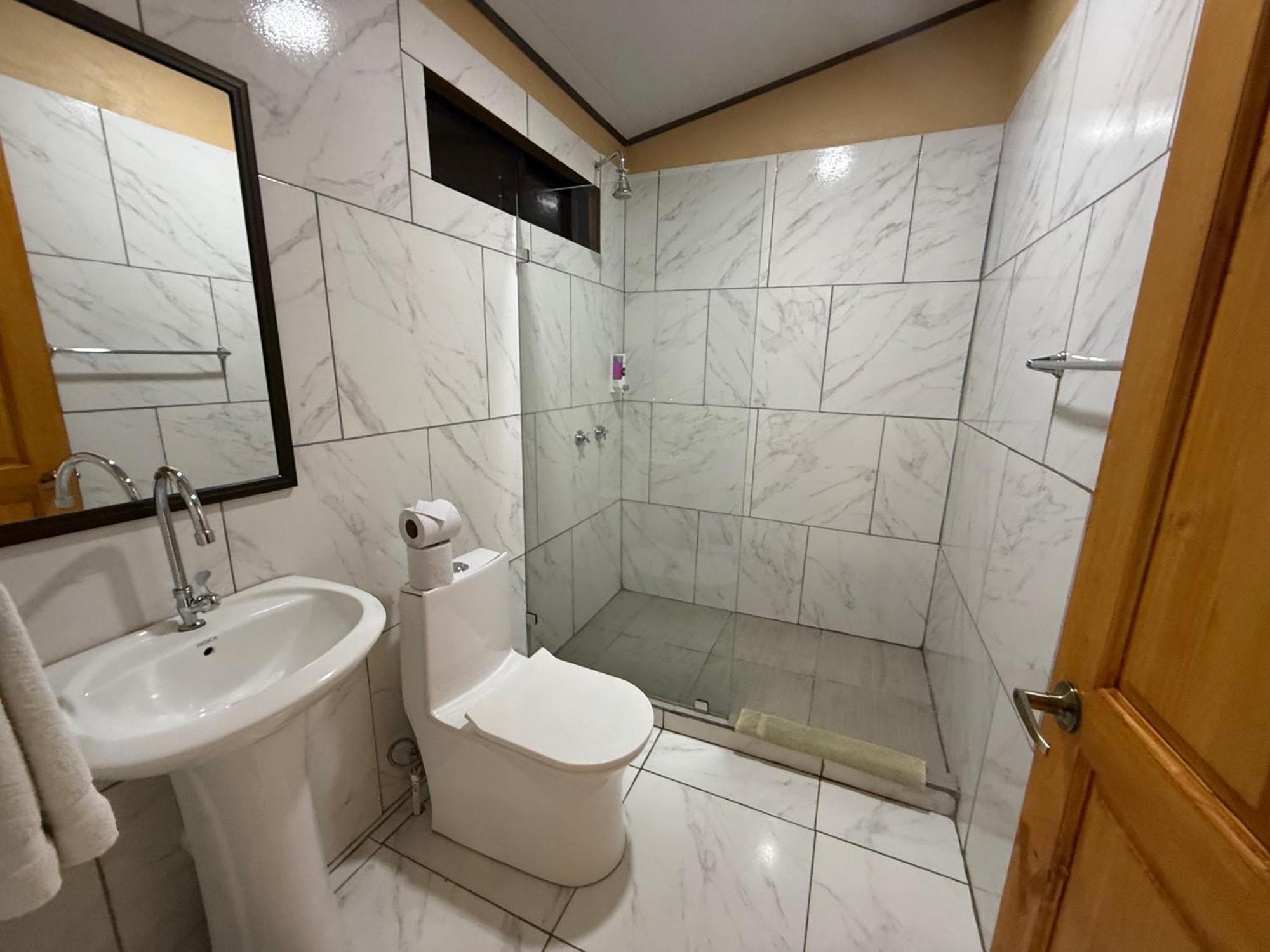 Hotel Uran Rivas Ngoại thất bức ảnh
